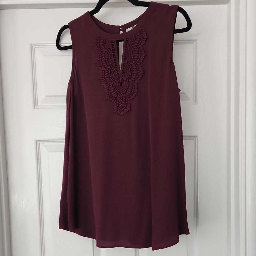 Daniel Rainn Maternity Quin Keyhole Lace Top